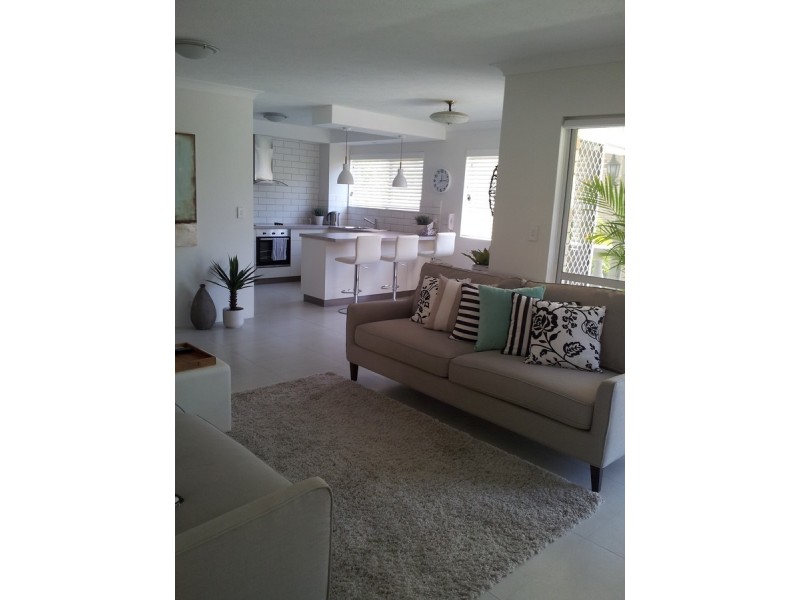 3/216 Marine Parade, Labrador QLD 4215