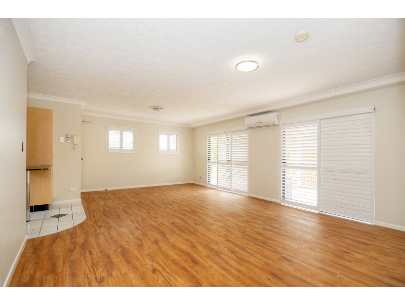 4/31 Middle Street, Labrador QLD 4215