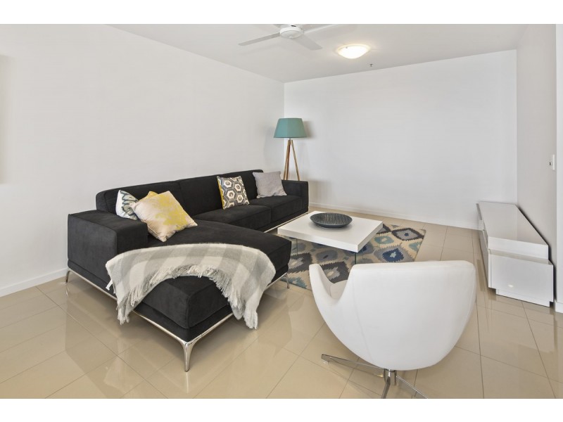 302/386 Marine Parade, Labrador QLD 4215
