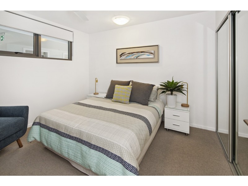 302/386 Marine Parade, Labrador QLD 4215