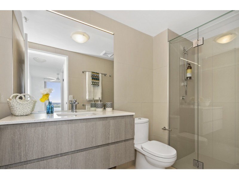 302/386 Marine Parade, Labrador QLD 4215