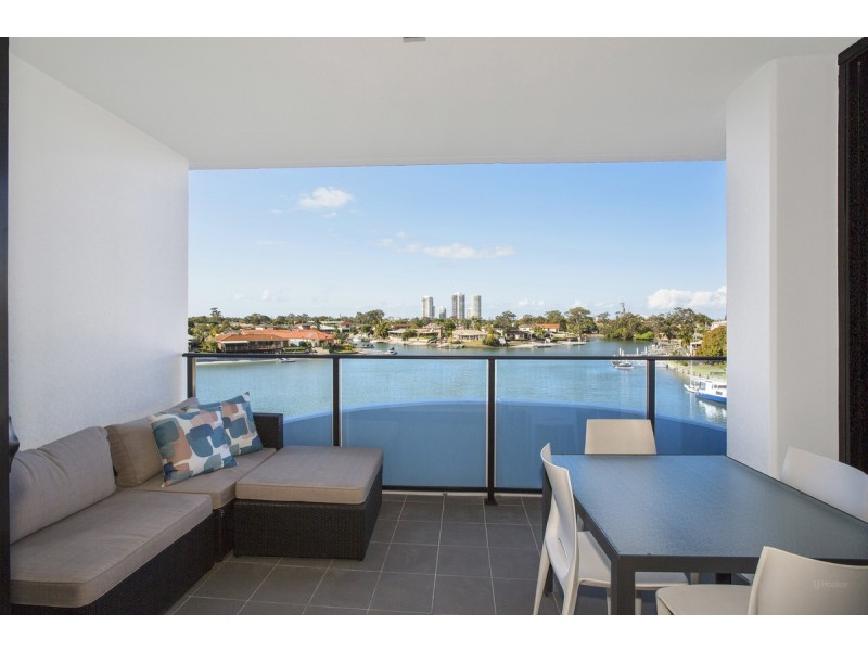 5 Harbour Side Court, Biggera Waters QLD 4216
