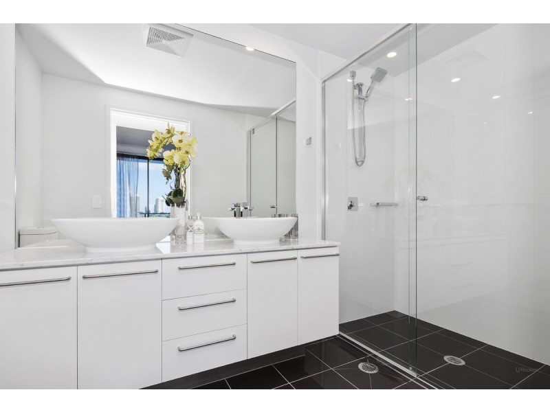 5 Harbour Side Court, Biggera Waters QLD 4216