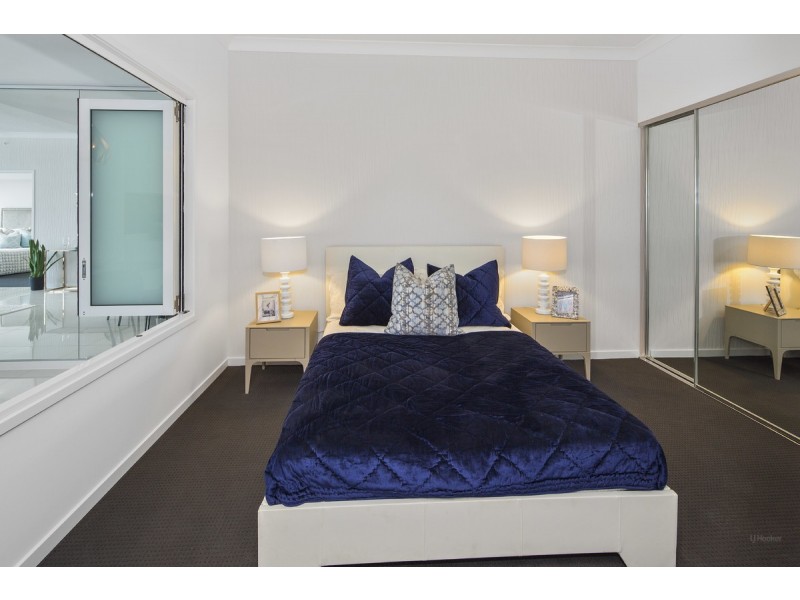 5 Harbour Side Court, Biggera Waters QLD 4216