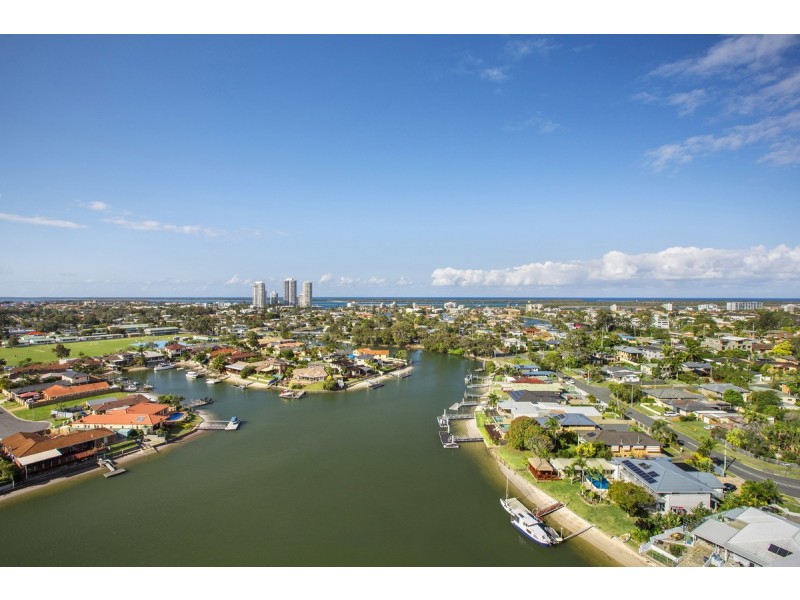 5 Harbour Side Court, Biggera Waters QLD 4216
