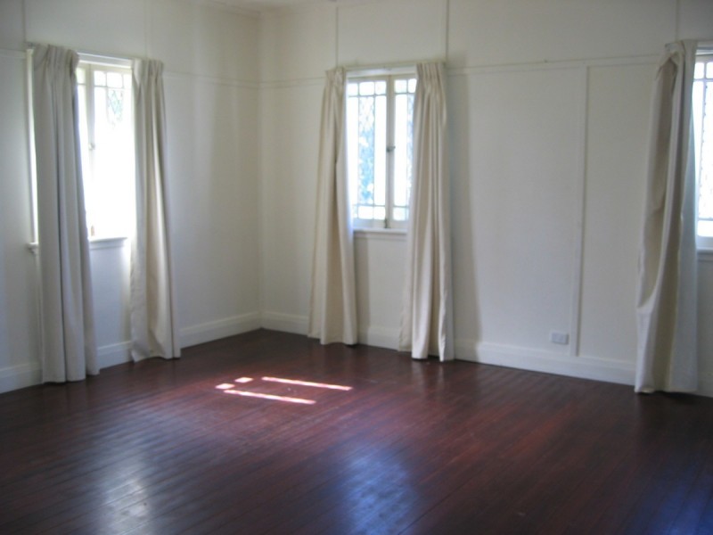 42 Government Road, Labrador QLD 4215