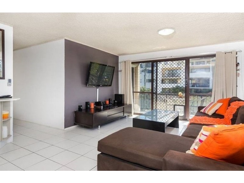 2/6 Parker Street, Labrador QLD 4215