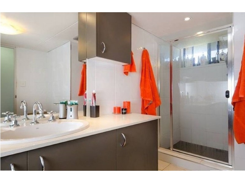 2/6 Parker Street, Labrador QLD 4215