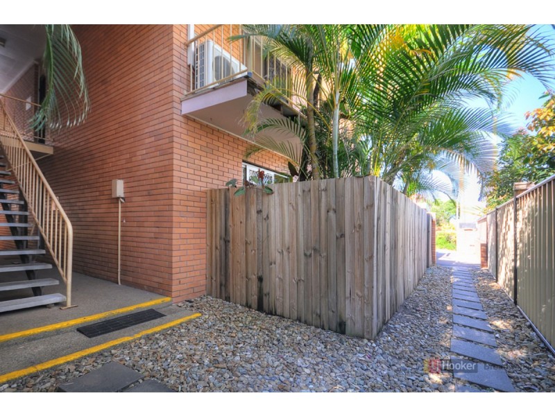 1/4 Sunshine Court, Labrador QLD 4215