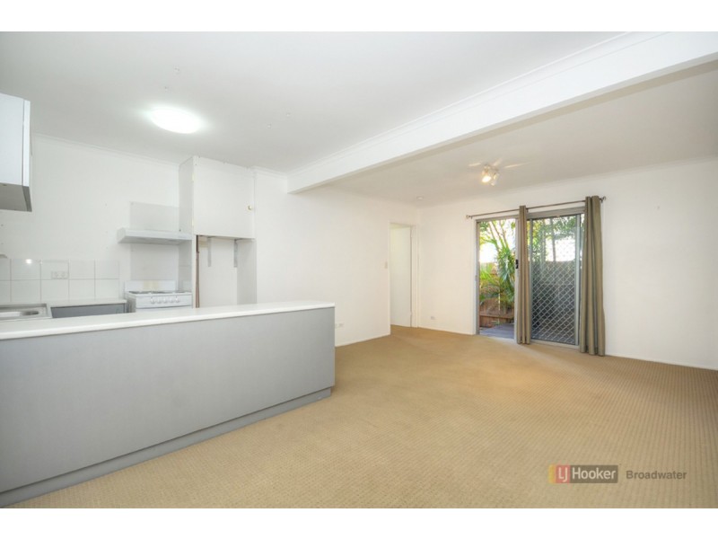 1/4 Sunshine Court, Labrador QLD 4215
