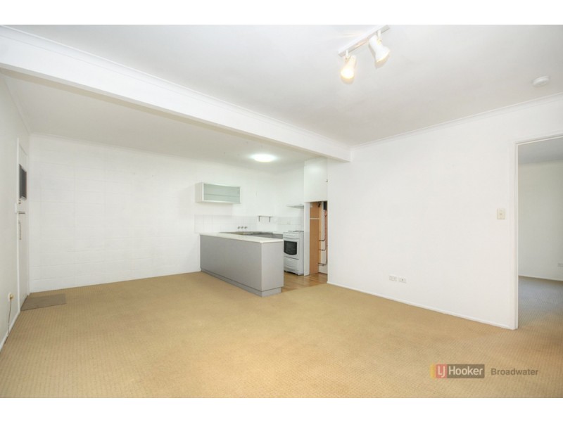 1/4 Sunshine Court, Labrador QLD 4215