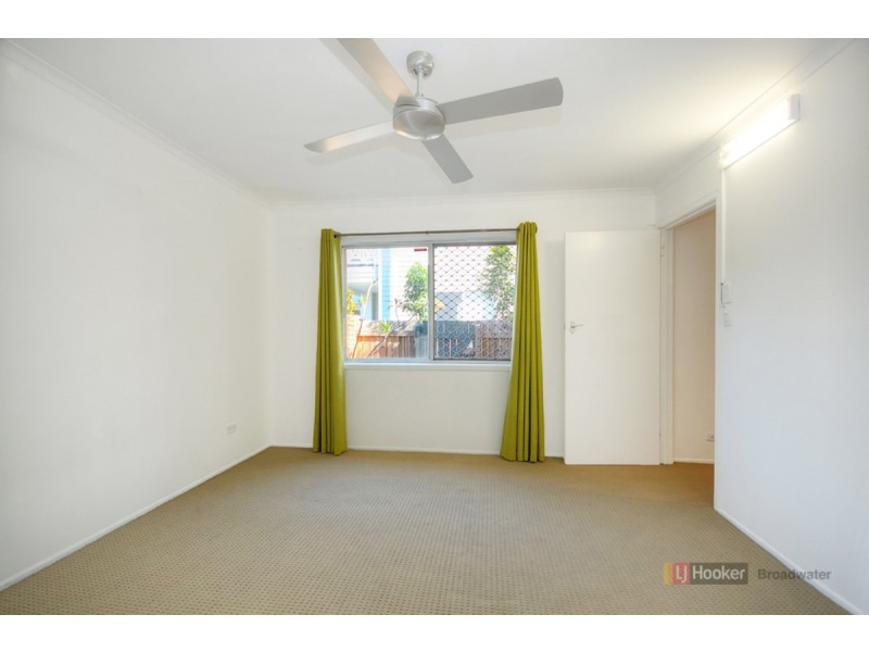1/4 Sunshine Court, Labrador QLD 4215