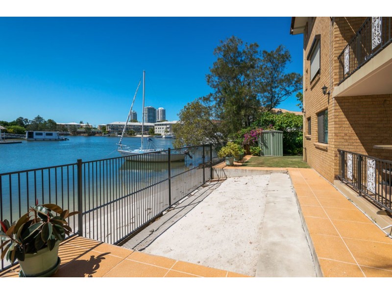 2/15 Burrows Street, Biggera Waters QLD 4216