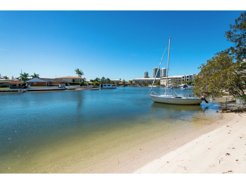 2/15 Burrows Street, Biggera Waters QLD 4216