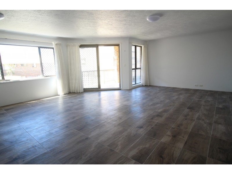 4/252 Marine Parade, Labrador QLD 4215