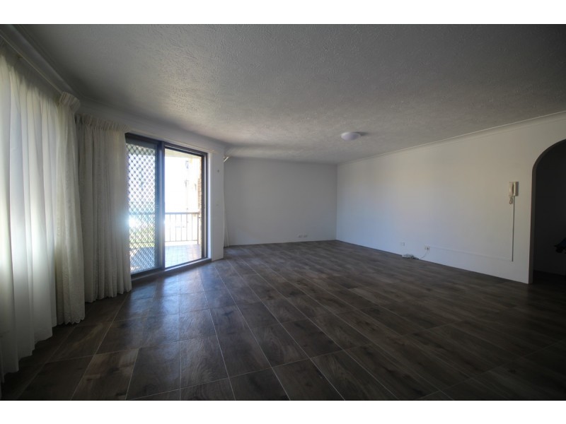 4/252 Marine Parade, Labrador QLD 4215