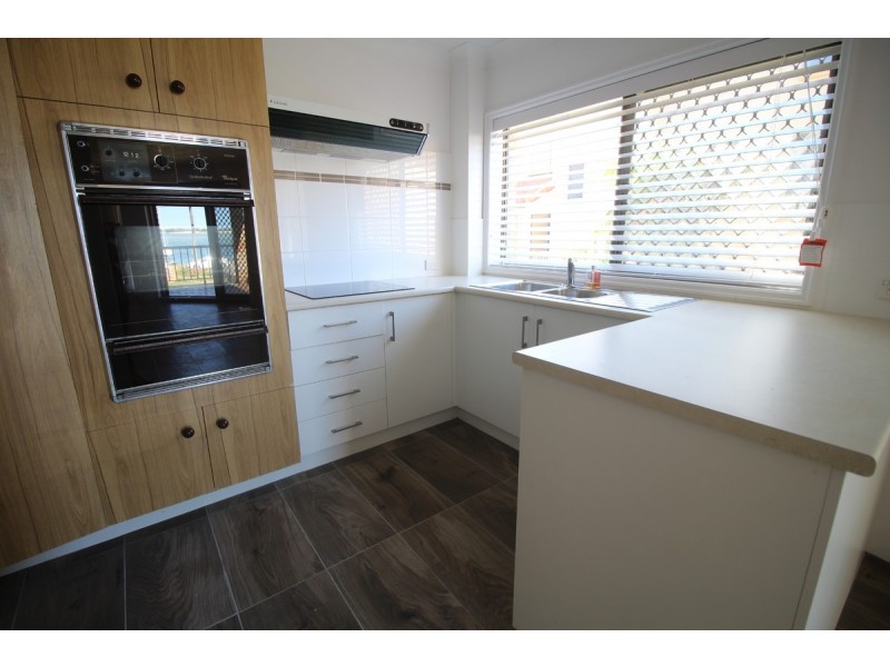 4/252 Marine Parade, Labrador QLD 4215