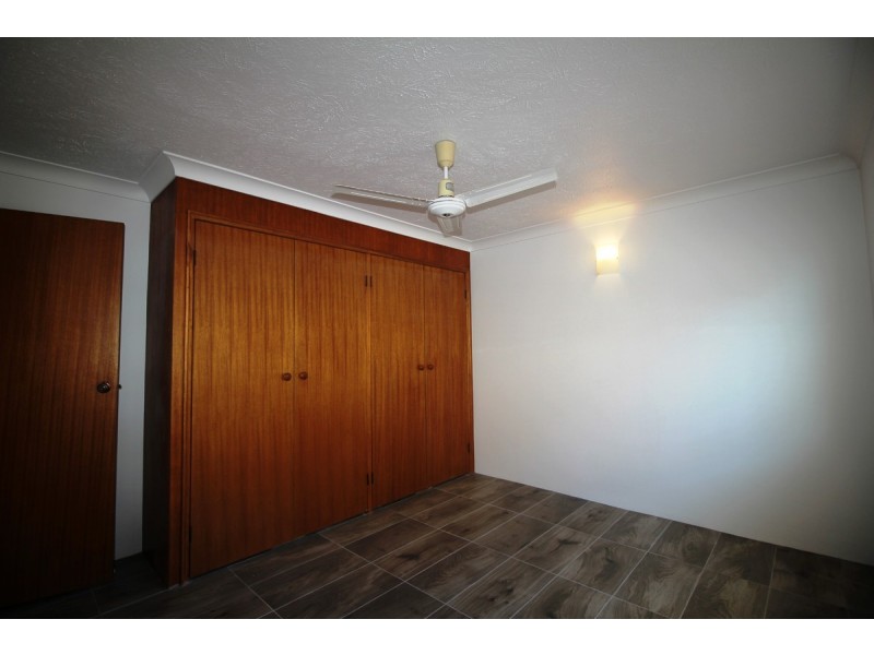 4/252 Marine Parade, Labrador QLD 4215