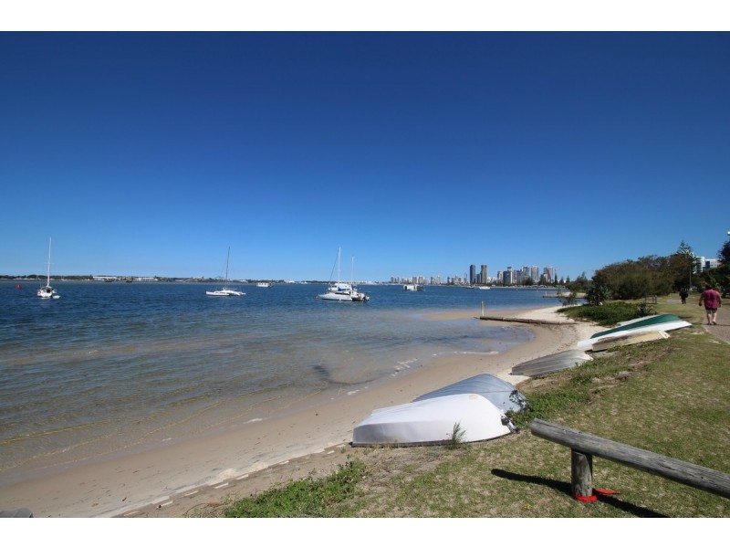 4/252 Marine Parade, Labrador QLD 4215