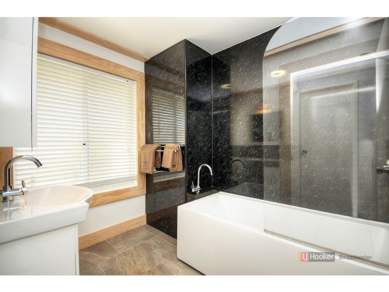 16 Baxter Court, Arundel QLD 4214