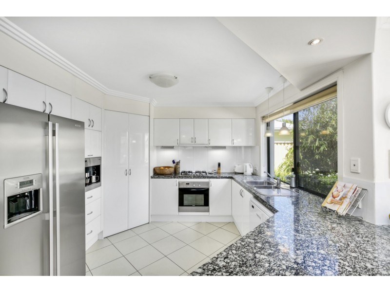 11 Oakridge Place, Molendinar QLD 4214