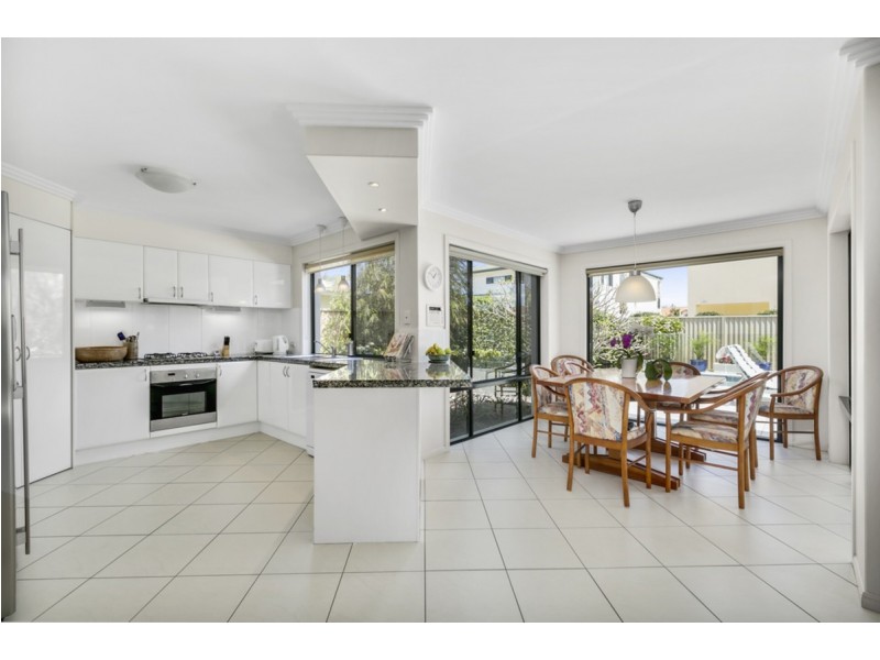 11 Oakridge Place, Molendinar QLD 4214