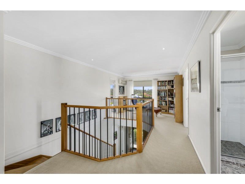 11 Oakridge Place, Molendinar QLD 4214