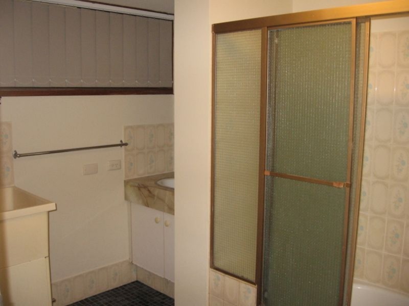 2/173 Muir Street, Labrador QLD 4215