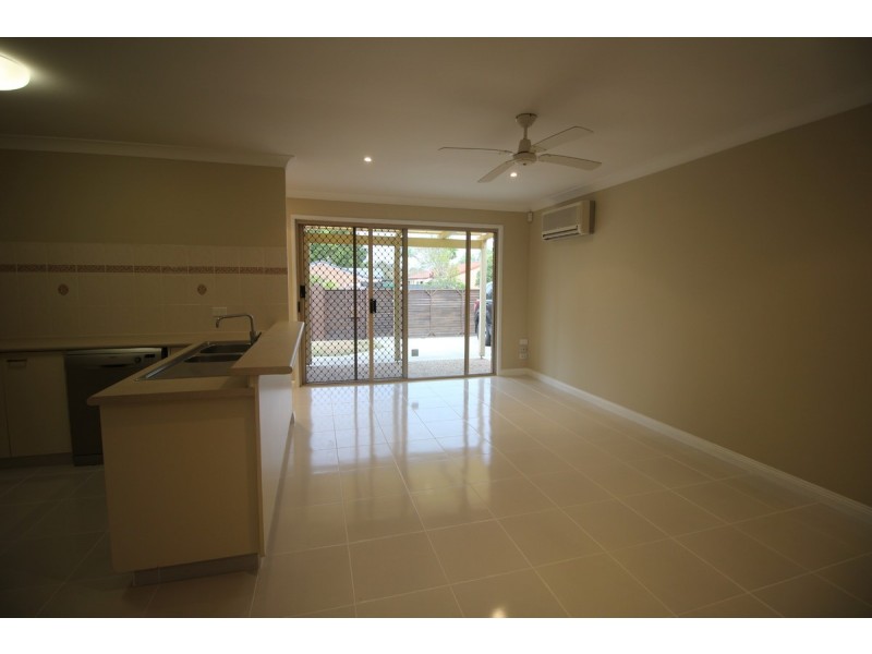 1/1 Gemma Glade, Labrador QLD 4215
