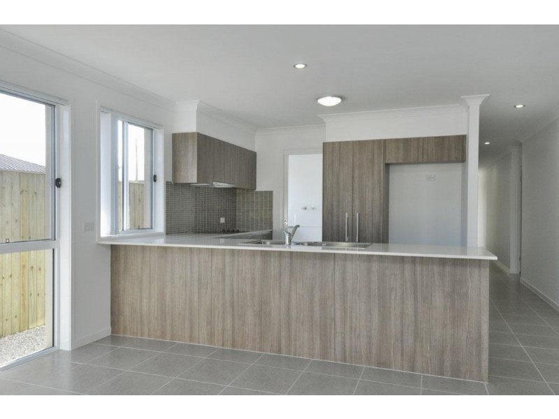 11 Sydney Street, Labrador QLD 4215