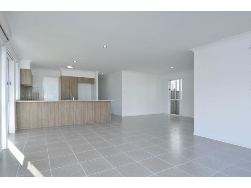11 Sydney Street, Labrador QLD 4215