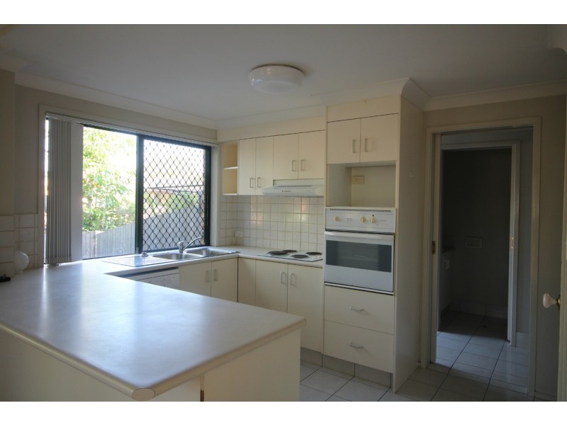 1/208 Central Street, Labrador QLD 4215