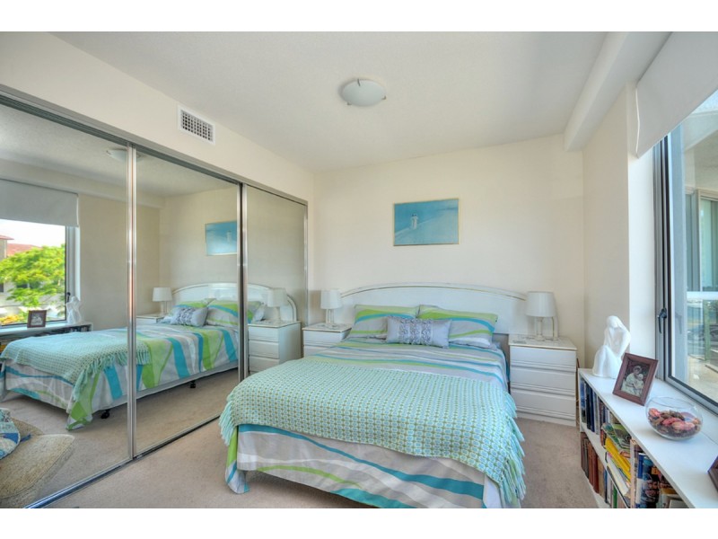 5/242-244 Marine Parade, Labrador QLD 4215