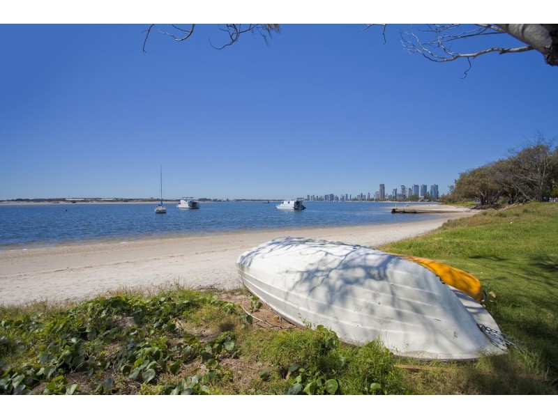 5/242-244 Marine Parade, Labrador QLD 4215