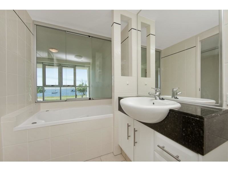 5/242-244 Marine Parade, Labrador QLD 4215