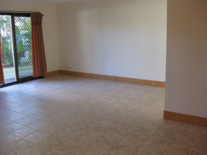 2/9 Bradford Street, Labrador QLD 4215