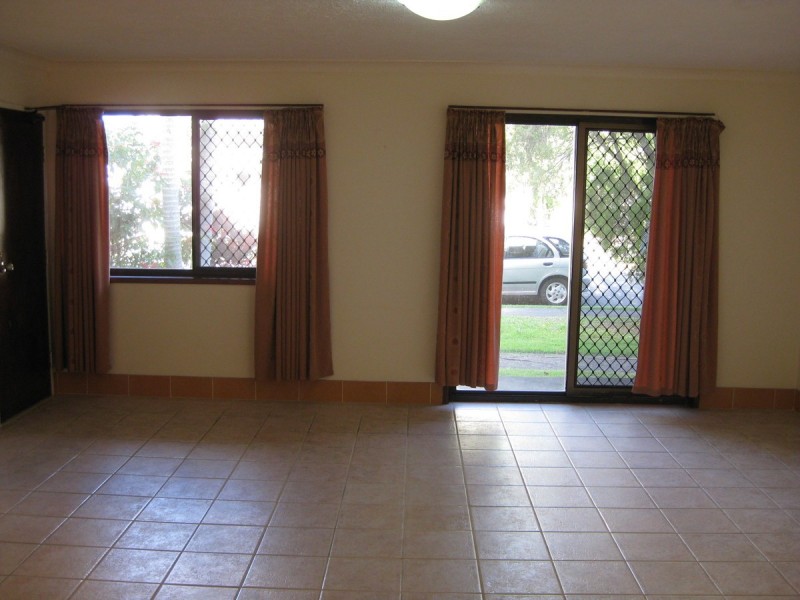 2/9 Bradford Street, Labrador QLD 4215