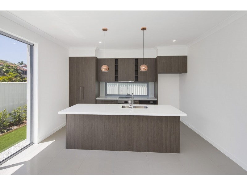 14a Broad Street, Labrador QLD 4215