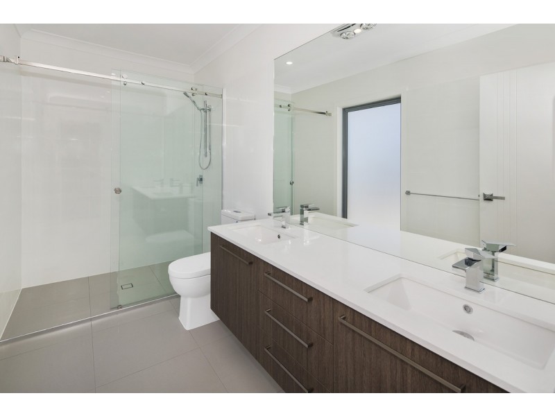 14a Broad Street, Labrador QLD 4215