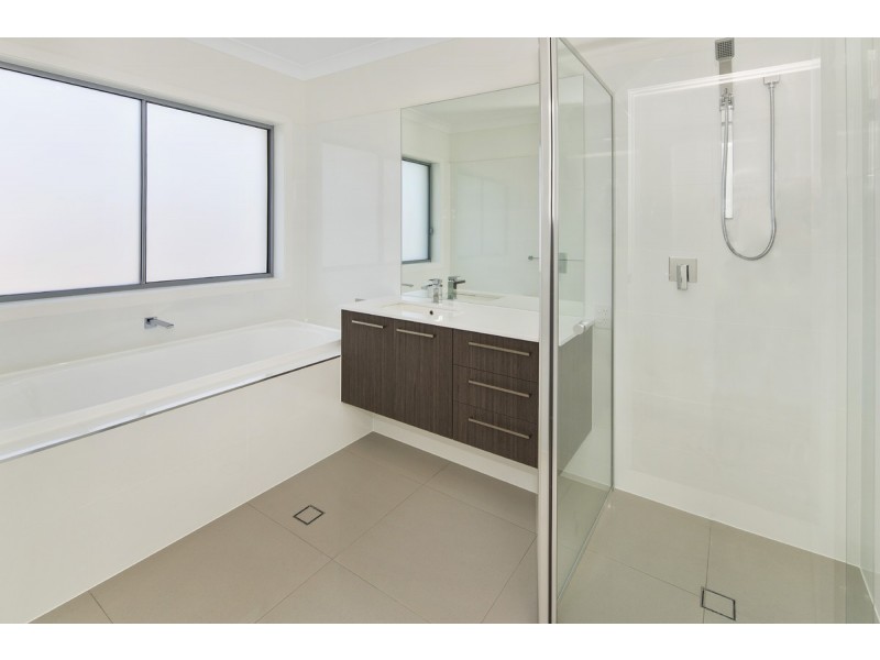 14a Broad Street, Labrador QLD 4215