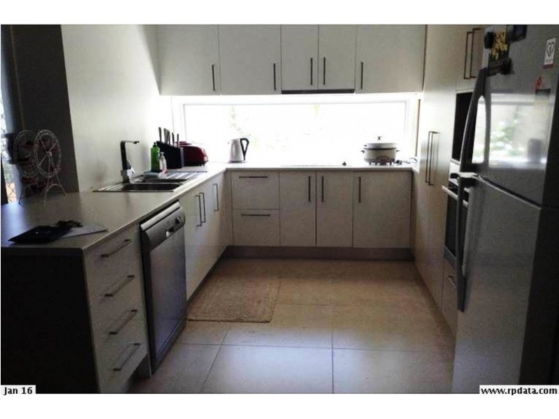 2/9 McWilliam Close, Labrador QLD 4215