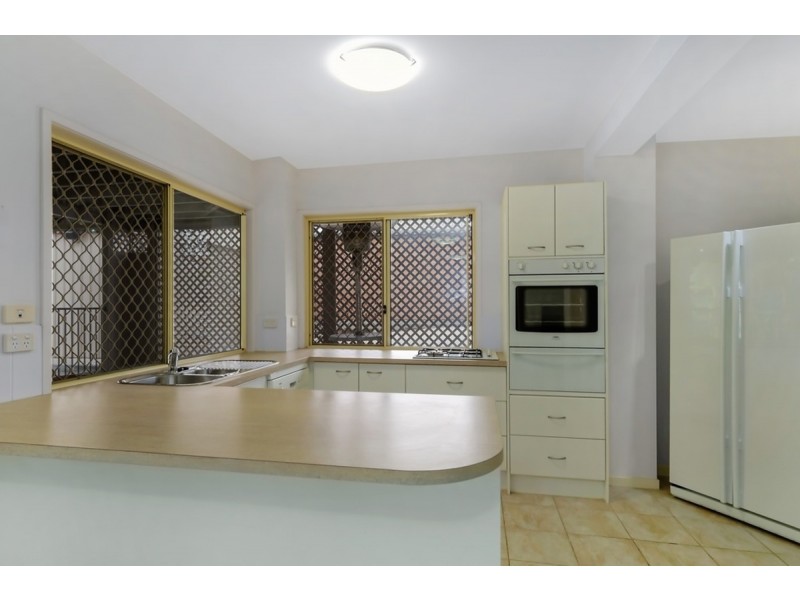 6 Manse Court, Molendinar QLD 4214