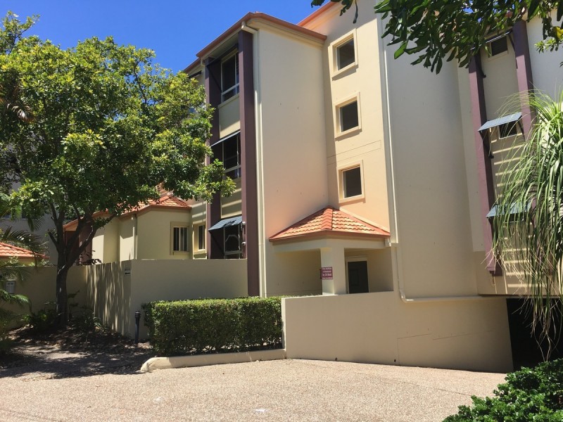 4/89 Bayview Street, Runaway Bay QLD 4216