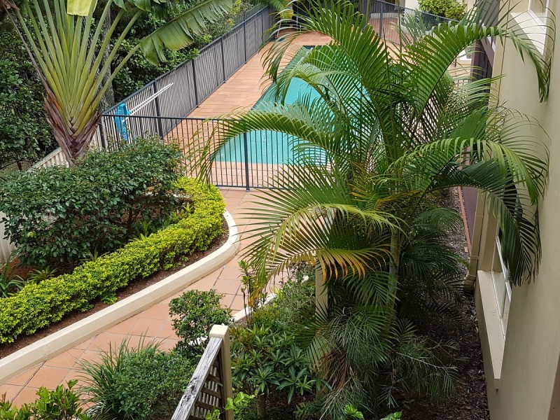 4/89 Bayview Street, Runaway Bay QLD 4216