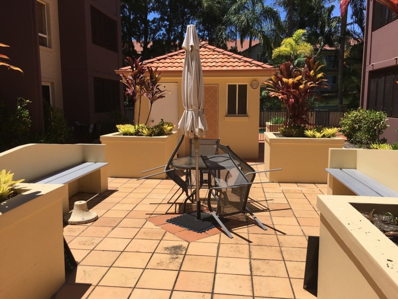 4/89 Bayview Street, Runaway Bay QLD 4216