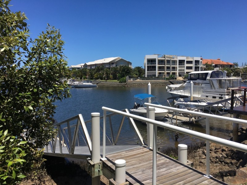 4/89 Bayview Street, Runaway Bay QLD 4216