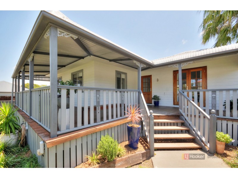 2 Corrine Avenue, Southport QLD 4215