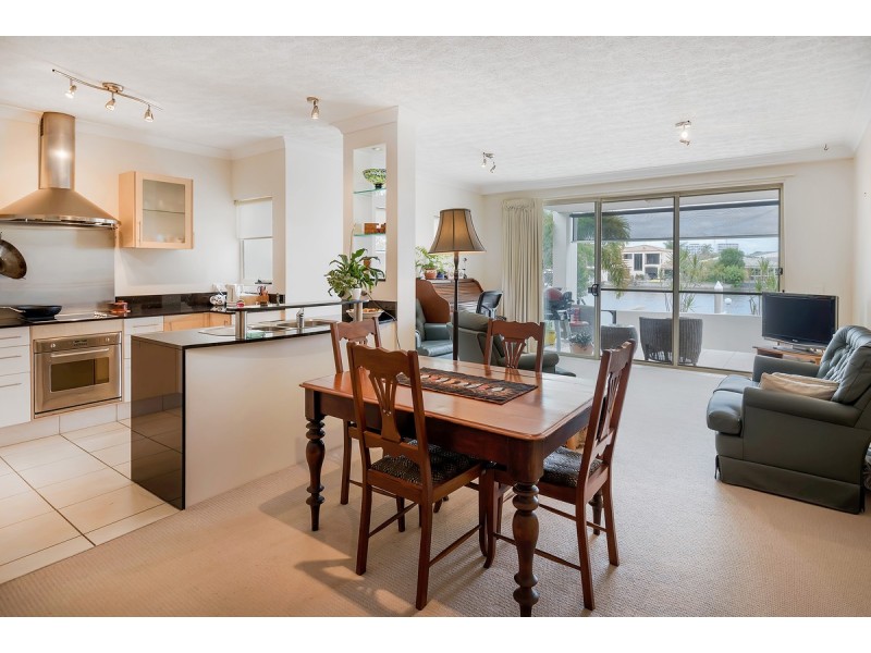 2/22 Back Street, Biggera Waters QLD 4216