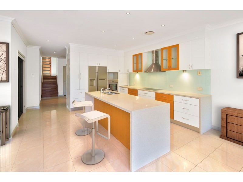 2/463 Pine Ridge Road, Runaway Bay QLD 4216