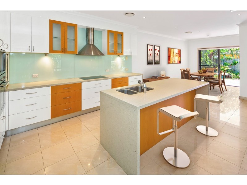 2/463 Pine Ridge Road, Runaway Bay QLD 4216